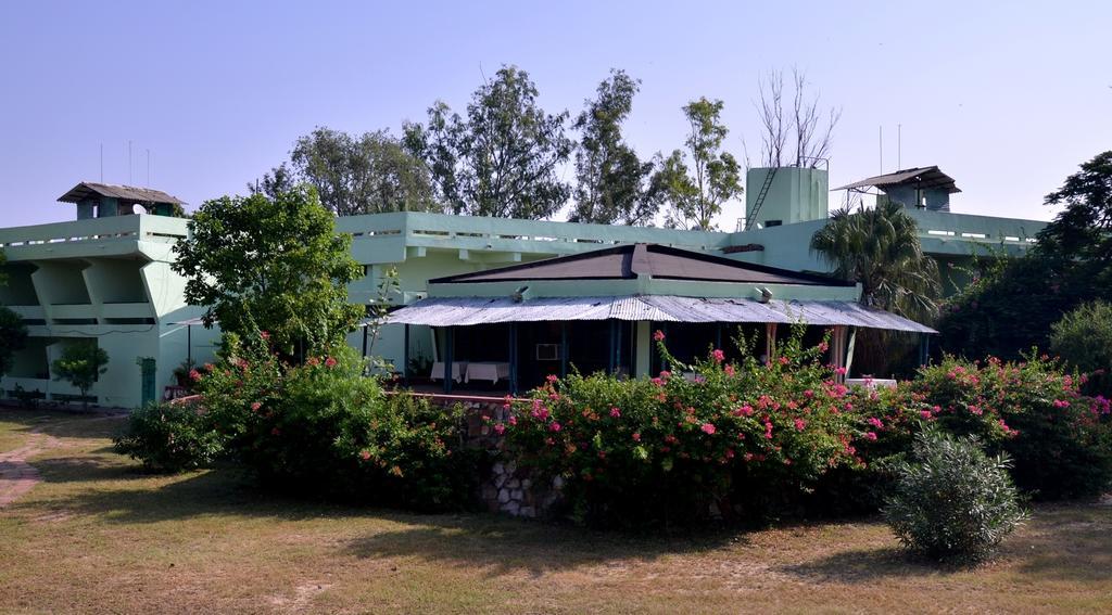 Hotel Bharatpur Ashok Экстерьер фото
