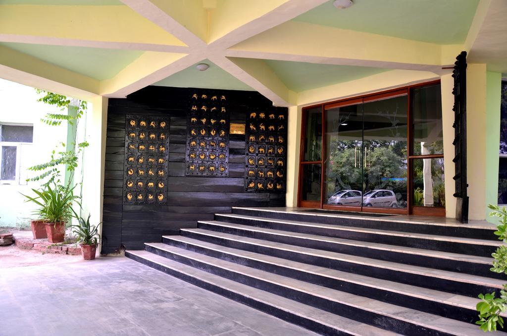Hotel Bharatpur Ashok Экстерьер фото
