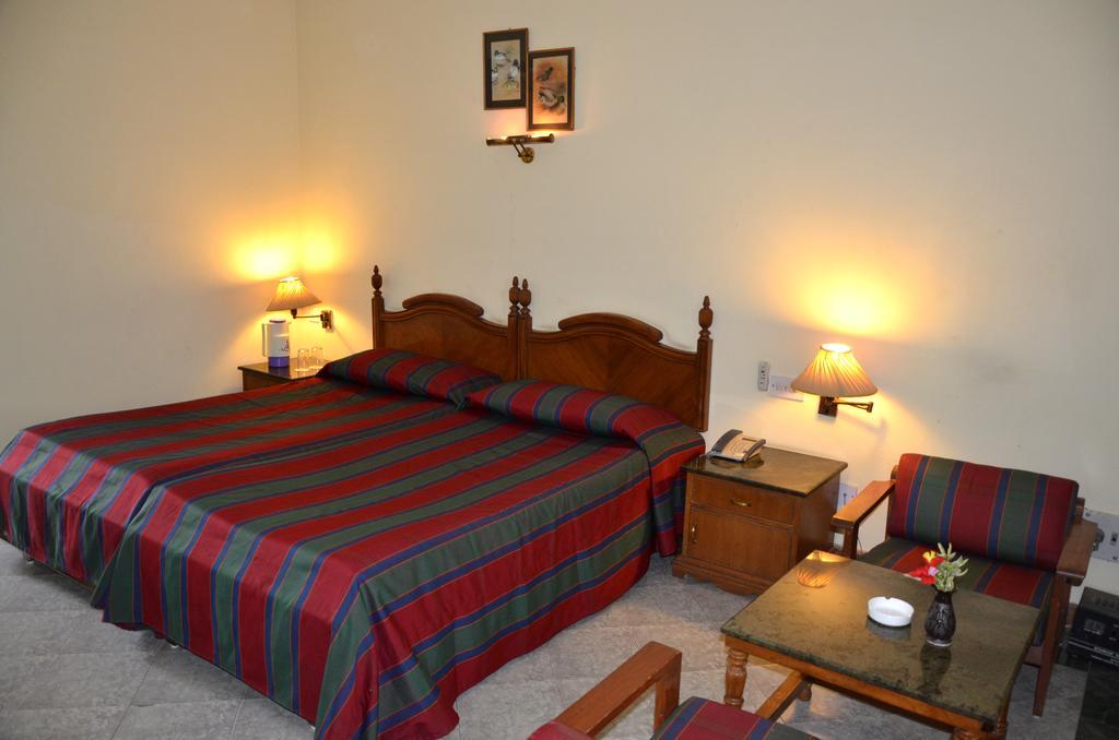Hotel Bharatpur Ashok Экстерьер фото