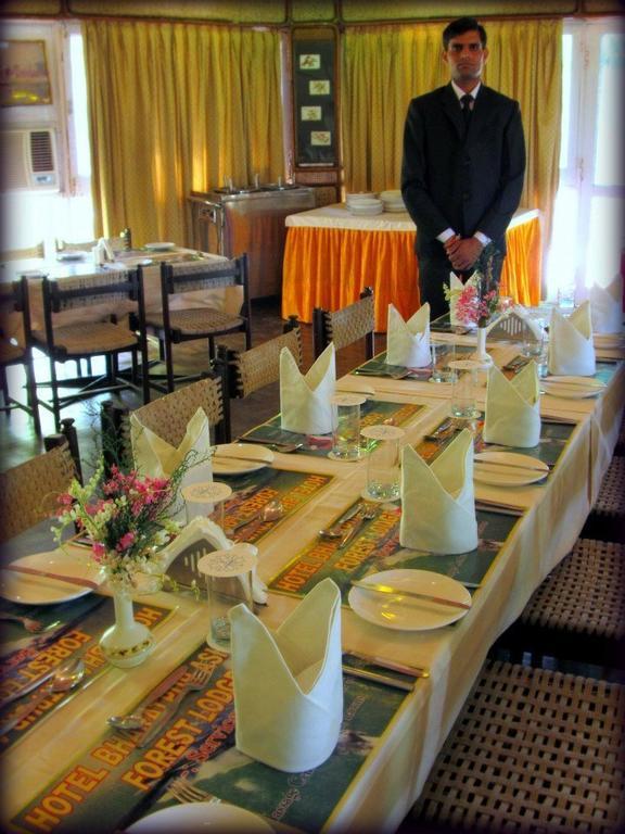 Hotel Bharatpur Ashok Экстерьер фото