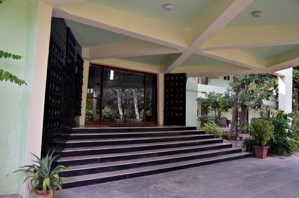Hotel Bharatpur Ashok Экстерьер фото