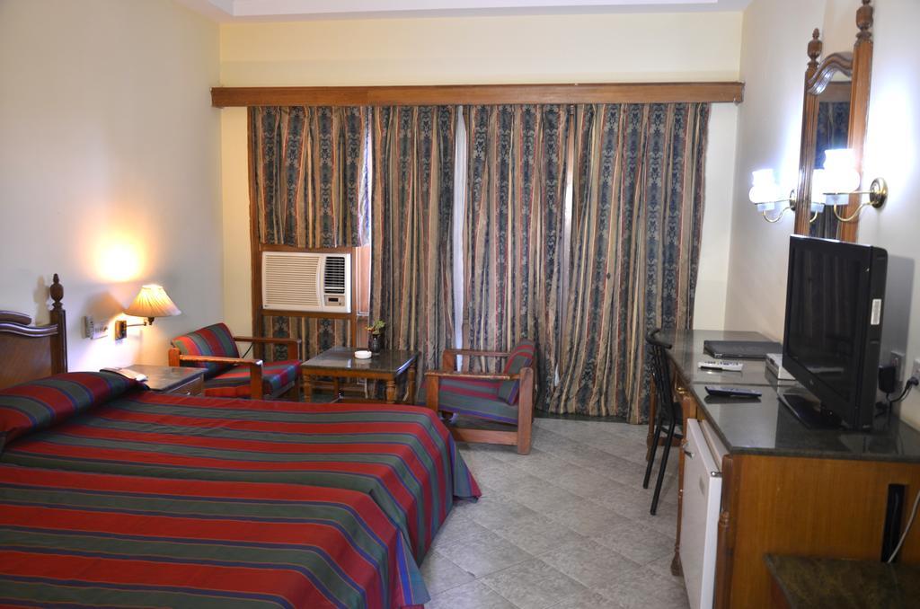 Hotel Bharatpur Ashok Экстерьер фото